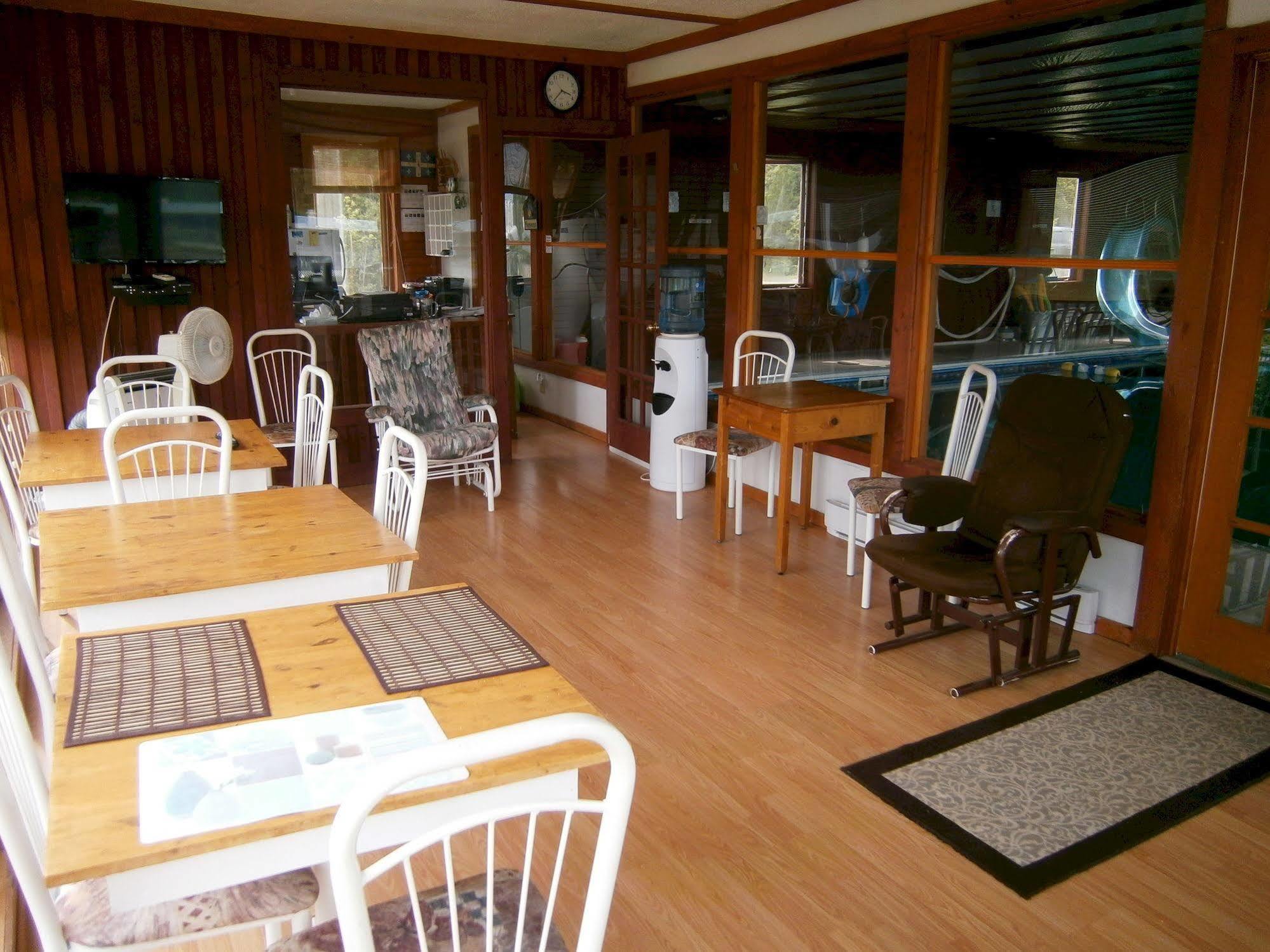 Motel De L'Anse Port-Daniel Exterior photo