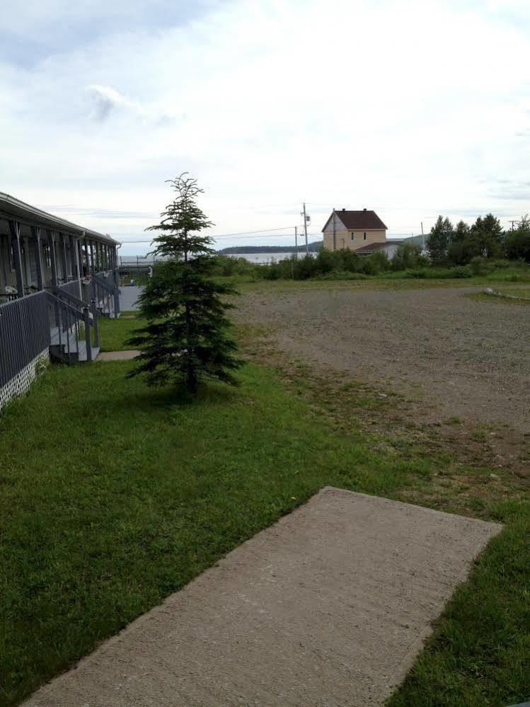Motel De L'Anse Port-Daniel Exterior photo