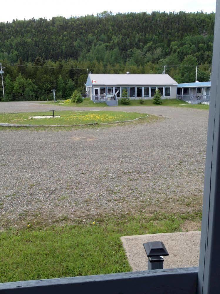 Motel De L'Anse Port-Daniel Exterior photo